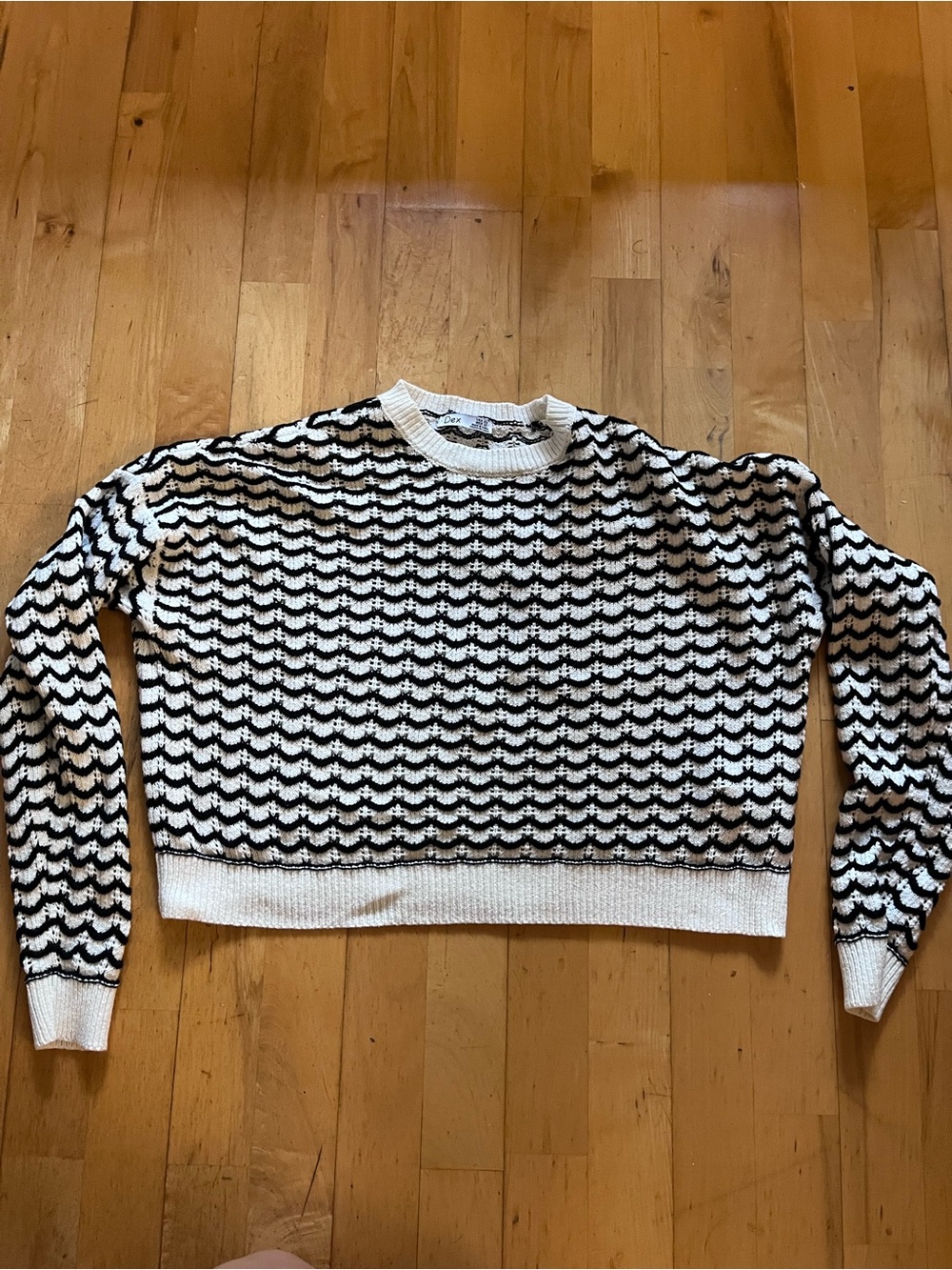 Dex Black and White Wave-Pattern Crewneck Sweater XS